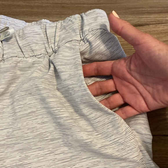 Lululemon Speed Up Crop Leggings 21", Gray & White, size 6 - Picture 8 of 9